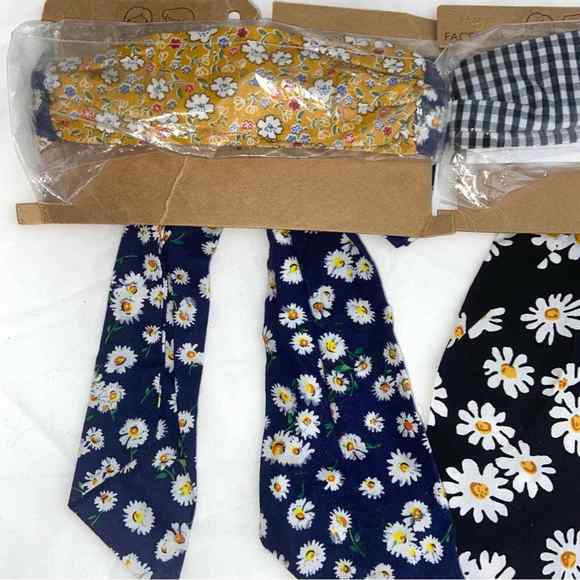 2 Pack Nordstrom Face Mask Berry Check and Floral Covid Allergy Germs * - Picture 2 of 4